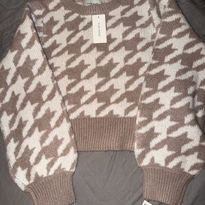 Tan and Cream Sweater Juniors XS